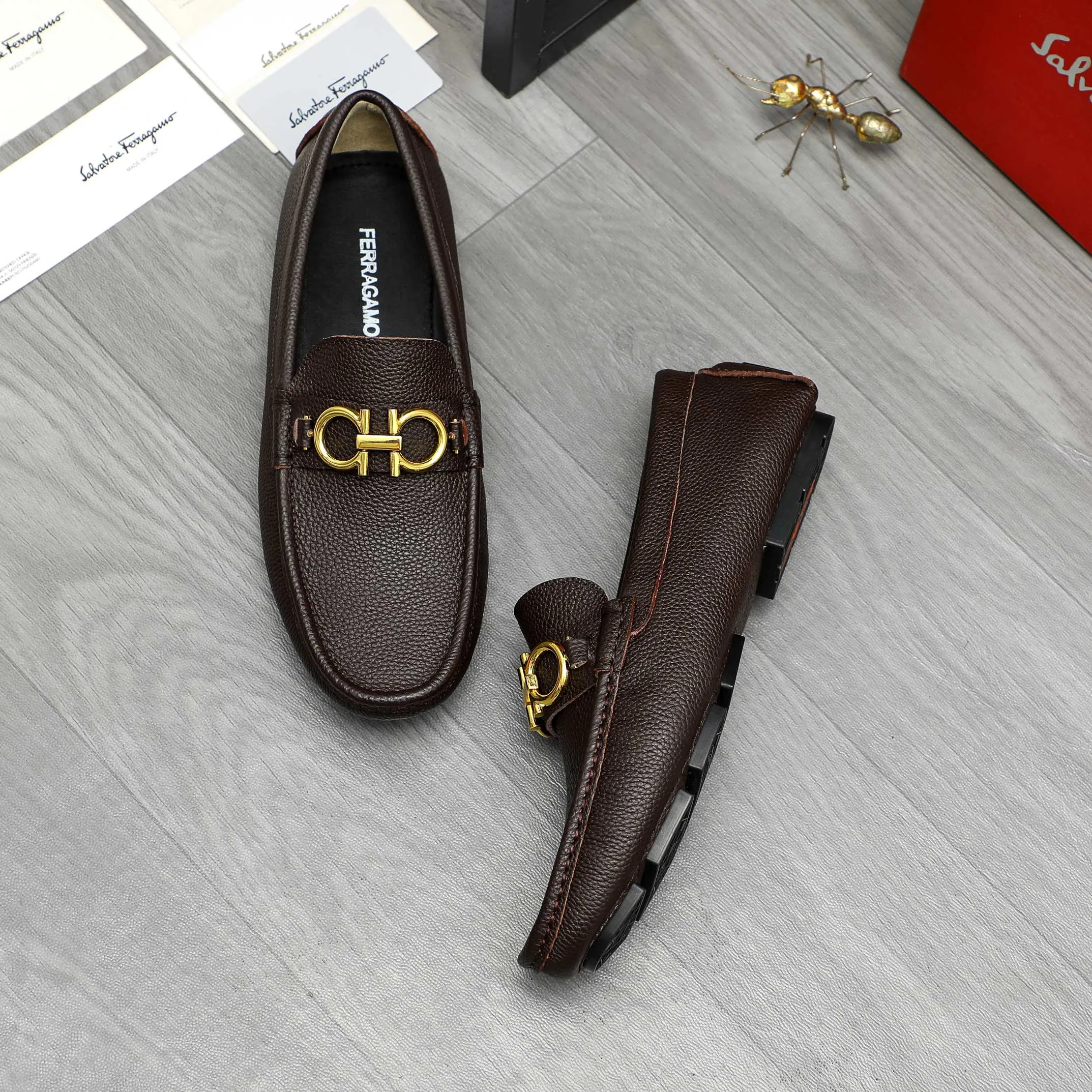 Men's shoes 💰420 Product trademark: Ferragamo "Ferragamo" business casual slip-on shoes Regular size: 38-46 (45.46 custom-made and non-returnable) Product materials: Selected small pebbled cowhide upper, sheepskin lining, original rubber outsole